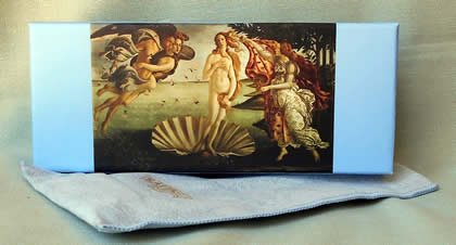 Savinelli Venere - Designed as a tribute to Botticelli’s “Birth of Venus” the honey-blonde pipes come in boxes with this famous painting, in colour, on the lid.